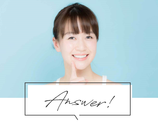 Answer!歯を見せる女性